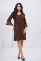 Brązowa Sukienka z Koronkowym Rękawem 3/4 – Elegancka, Klasyczna, Dekolt V